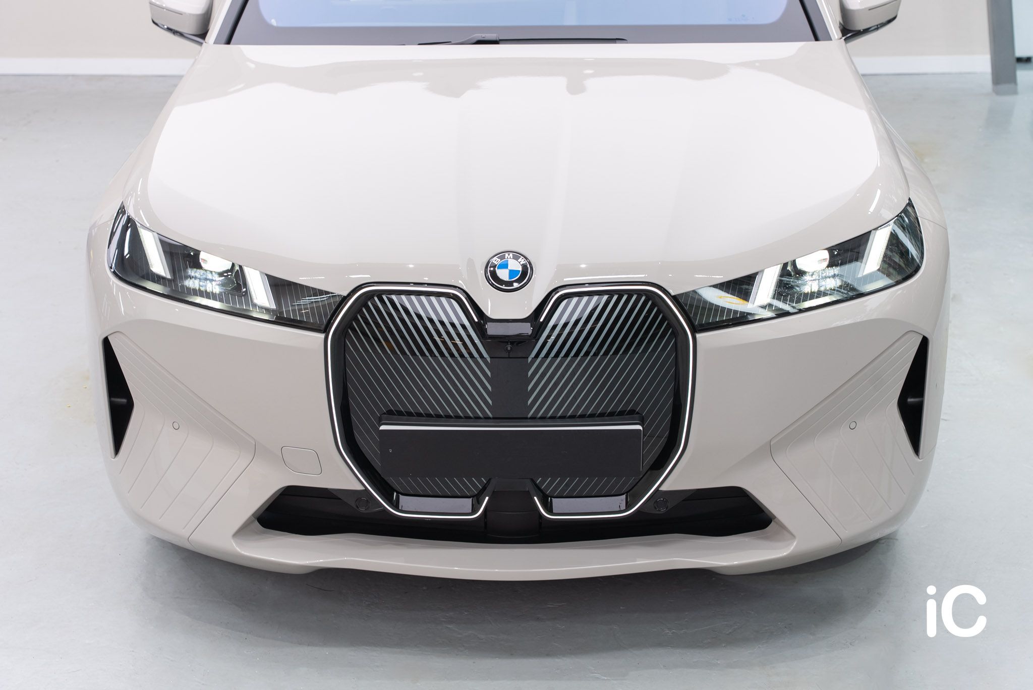 BMW iX 透明 PPF 施工作品