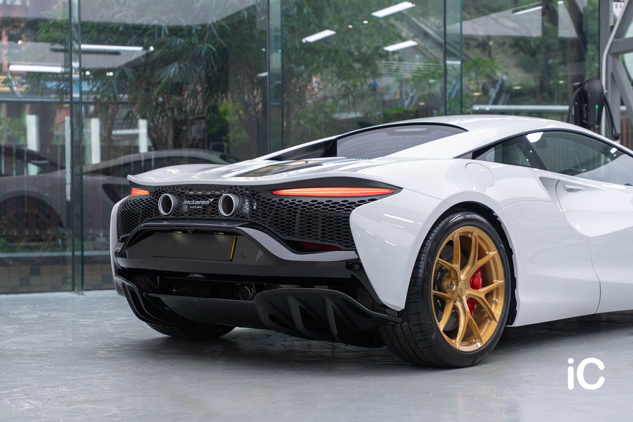 McLaren Artura 透明 PPF 施工作品