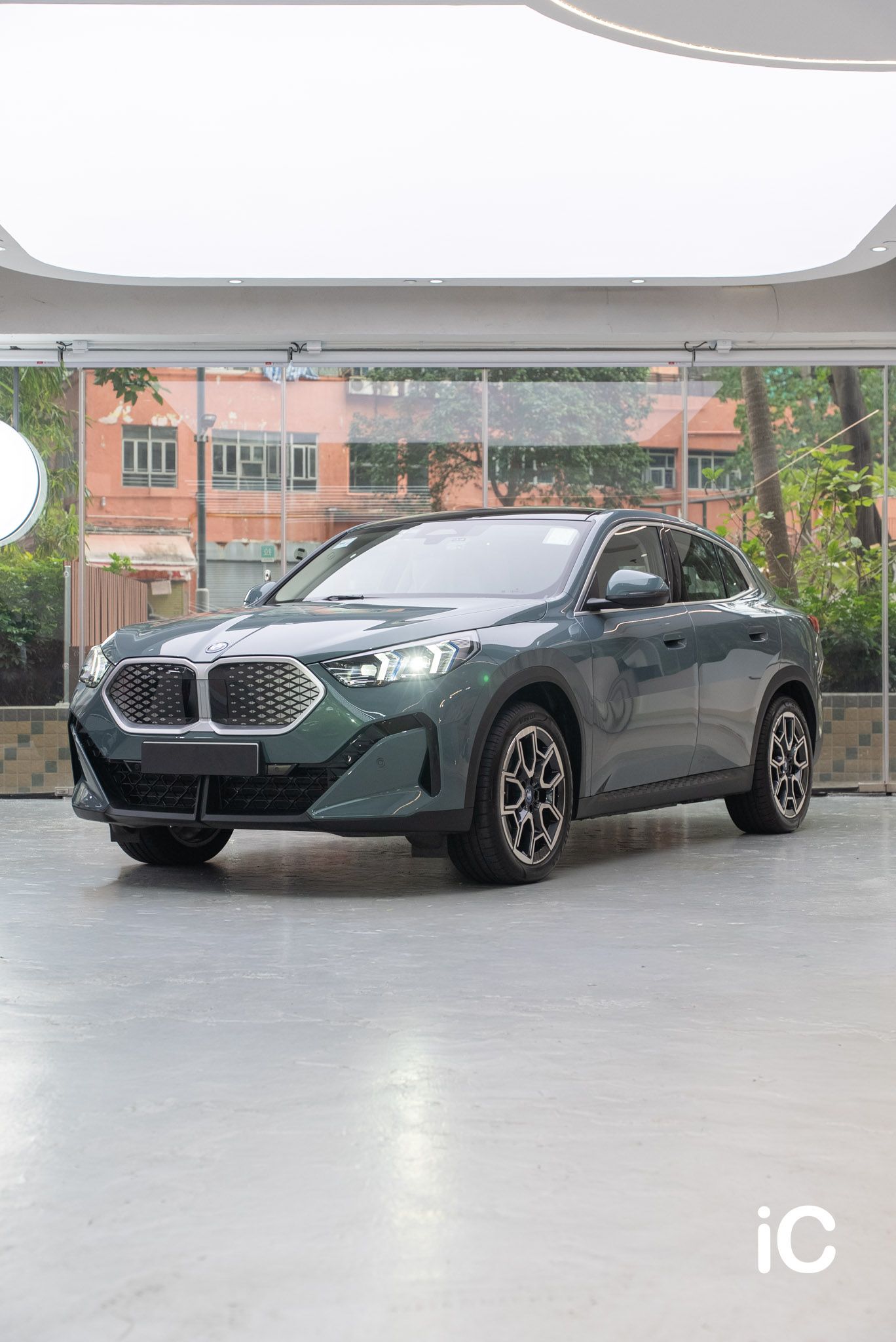 BMW iX2 透明 PPF 施工作品
