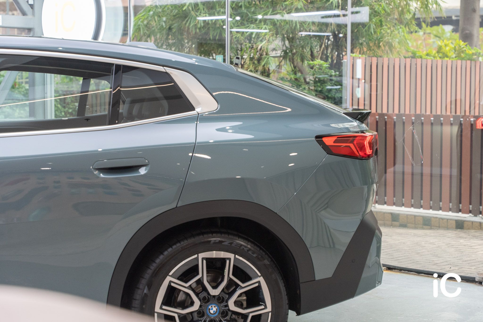 BMW iX2 透明 PPF 施工作品