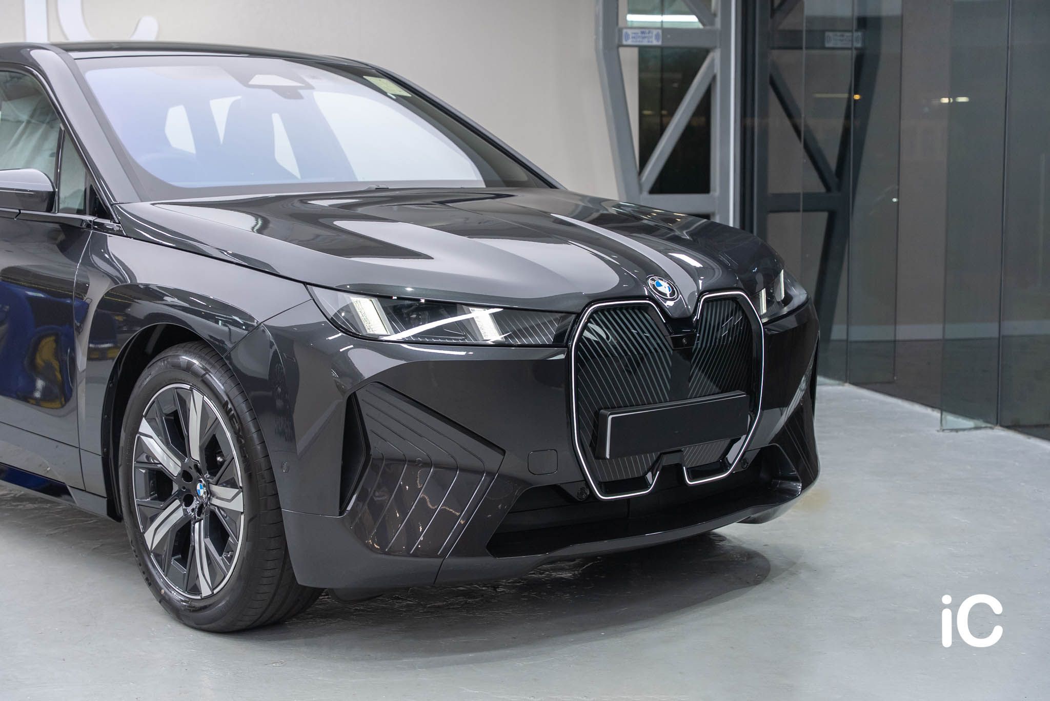 BMW iX 透明 PPF 施工作品