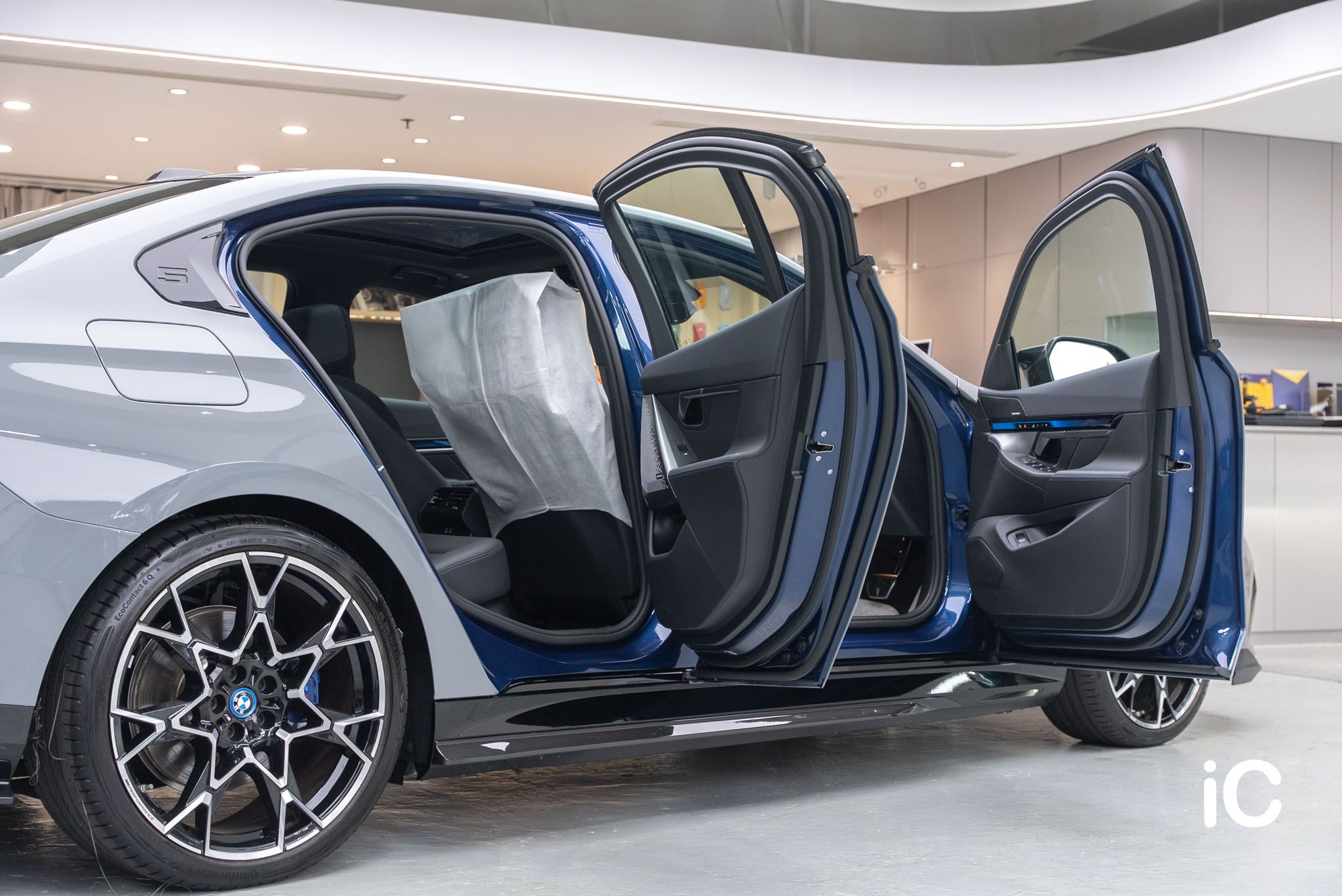 BMW i5 轉色 PPF 施工作品