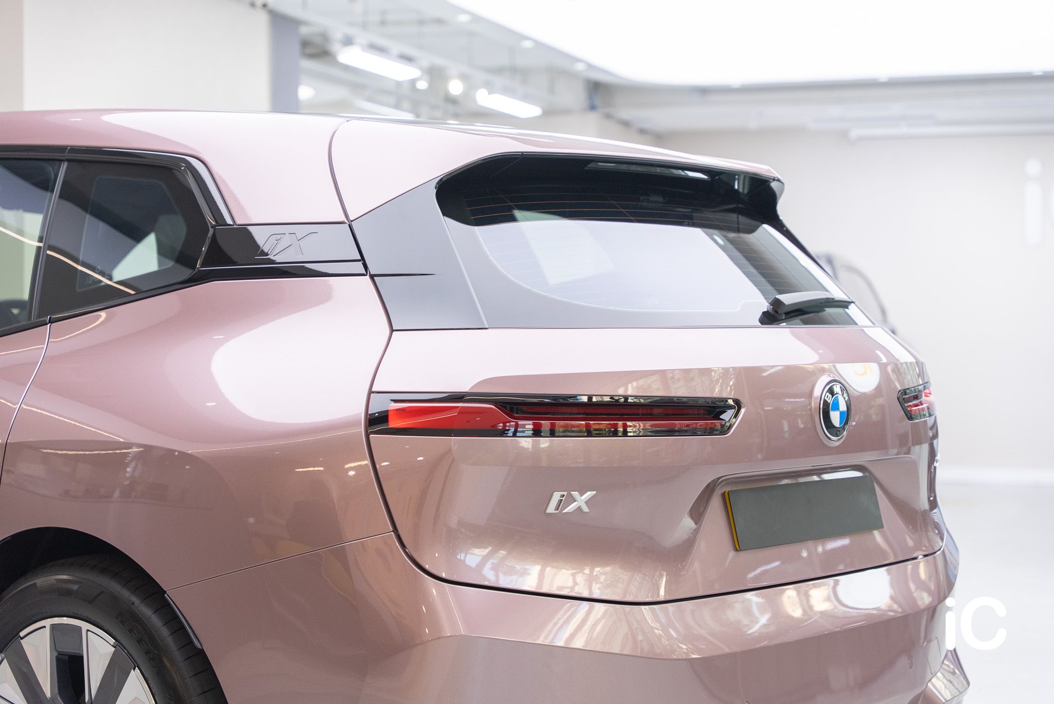 BMW iX 轉色 PPF 施工作品