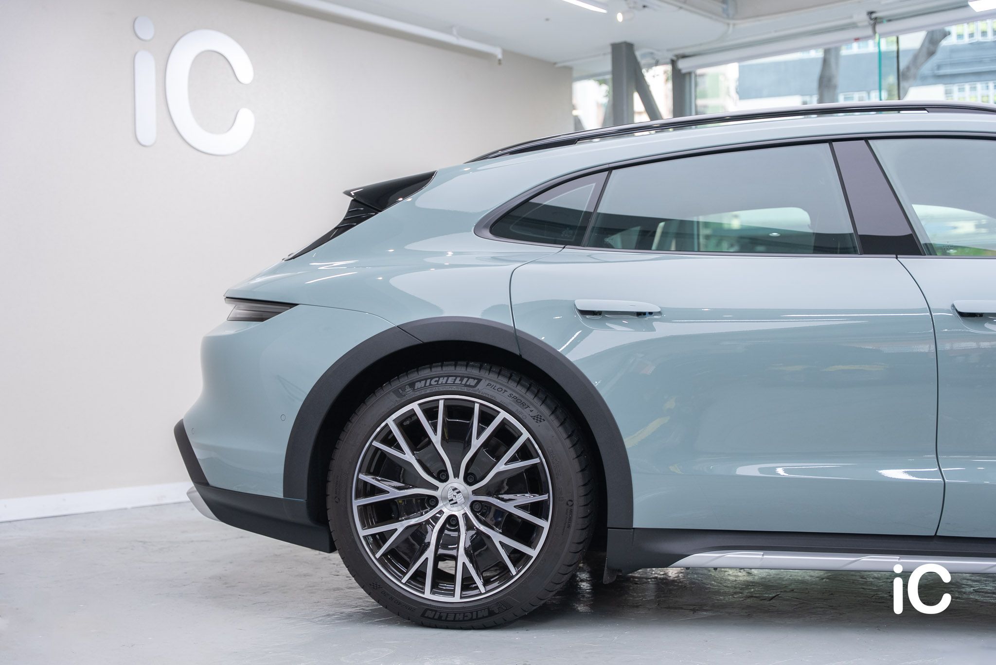 Porsche Taycan 4 Cross Turismo 轉色 PPF 施工作品