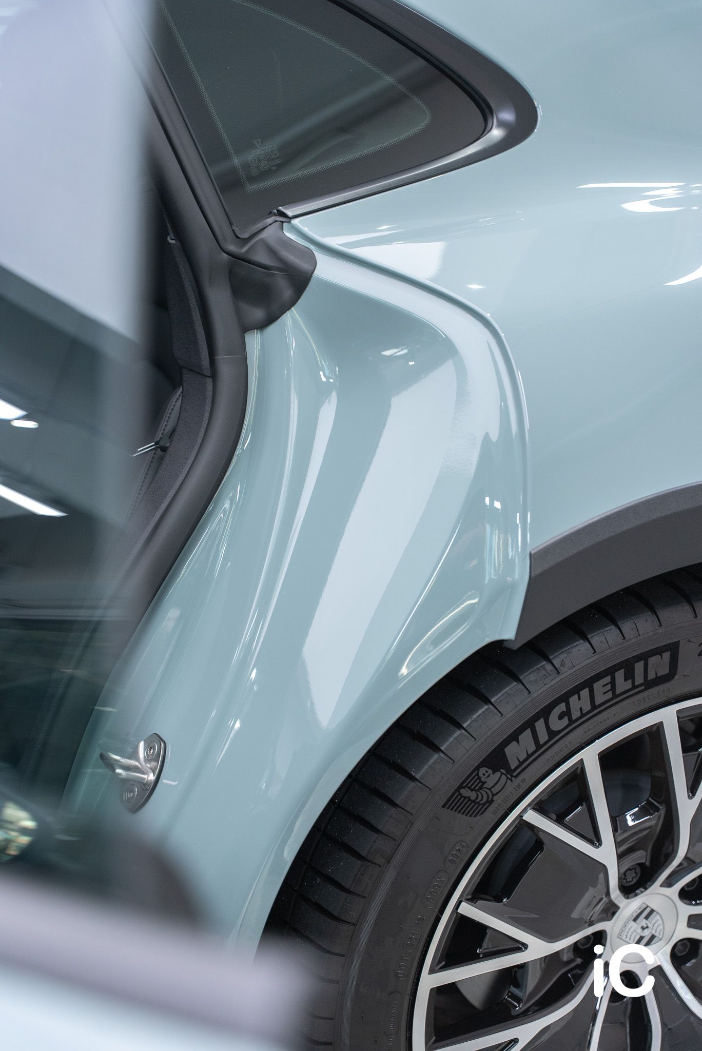 Porsche Taycan 4 Cross Turismo 轉色 PPF 施工作品
