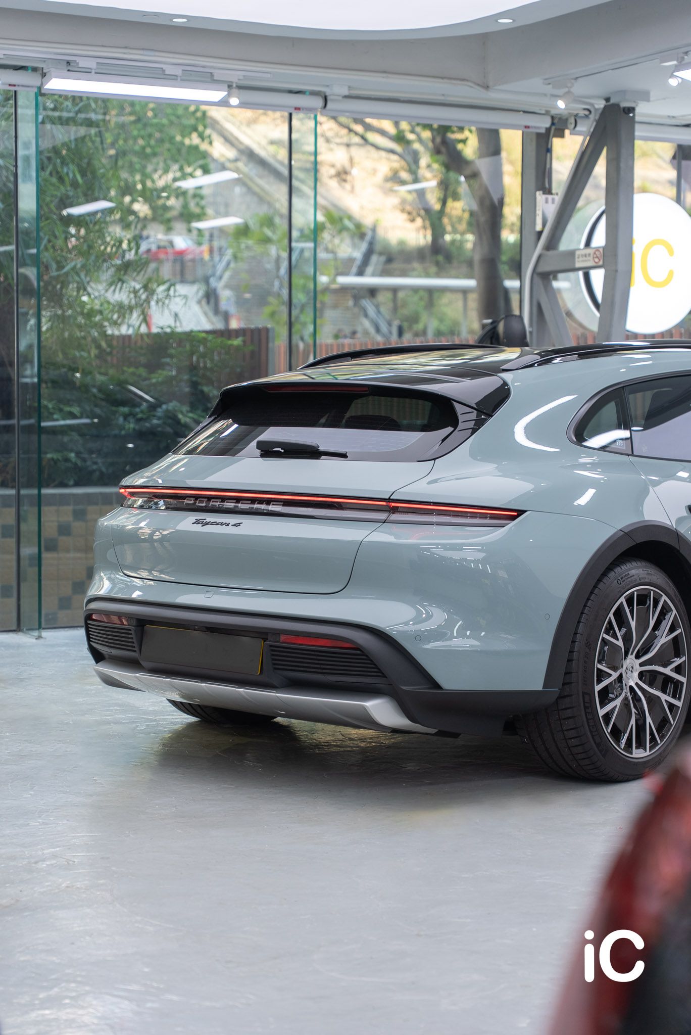 Porsche Taycan 4 Cross Turismo 轉色 PPF 施工作品