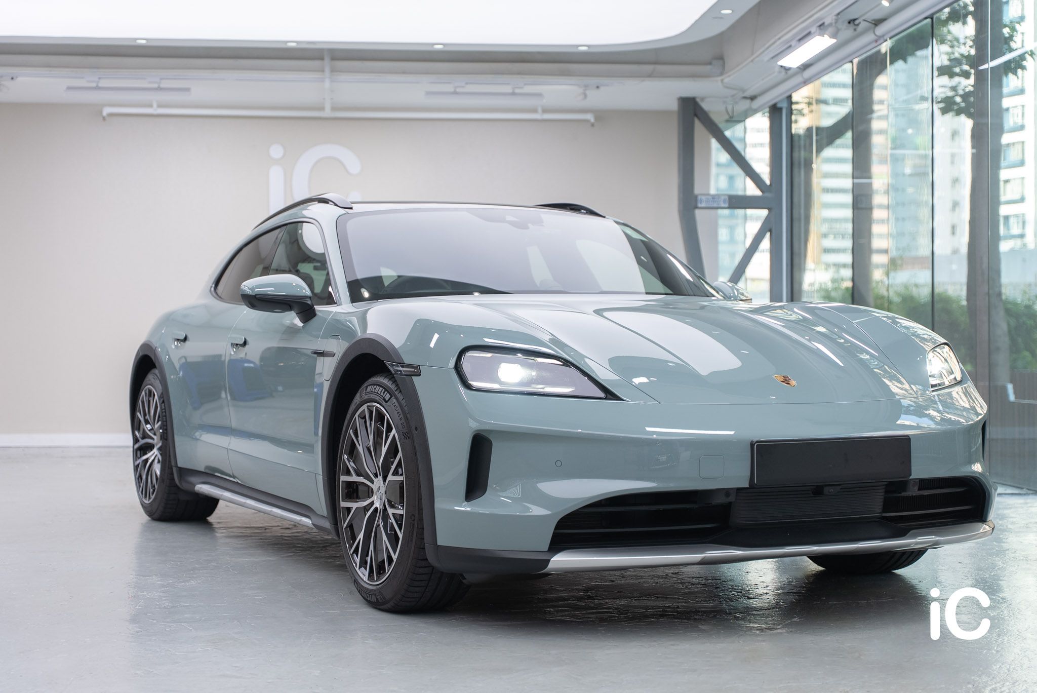 Porsche Taycan 4 Cross Turismo 轉色 PPF 施工作品