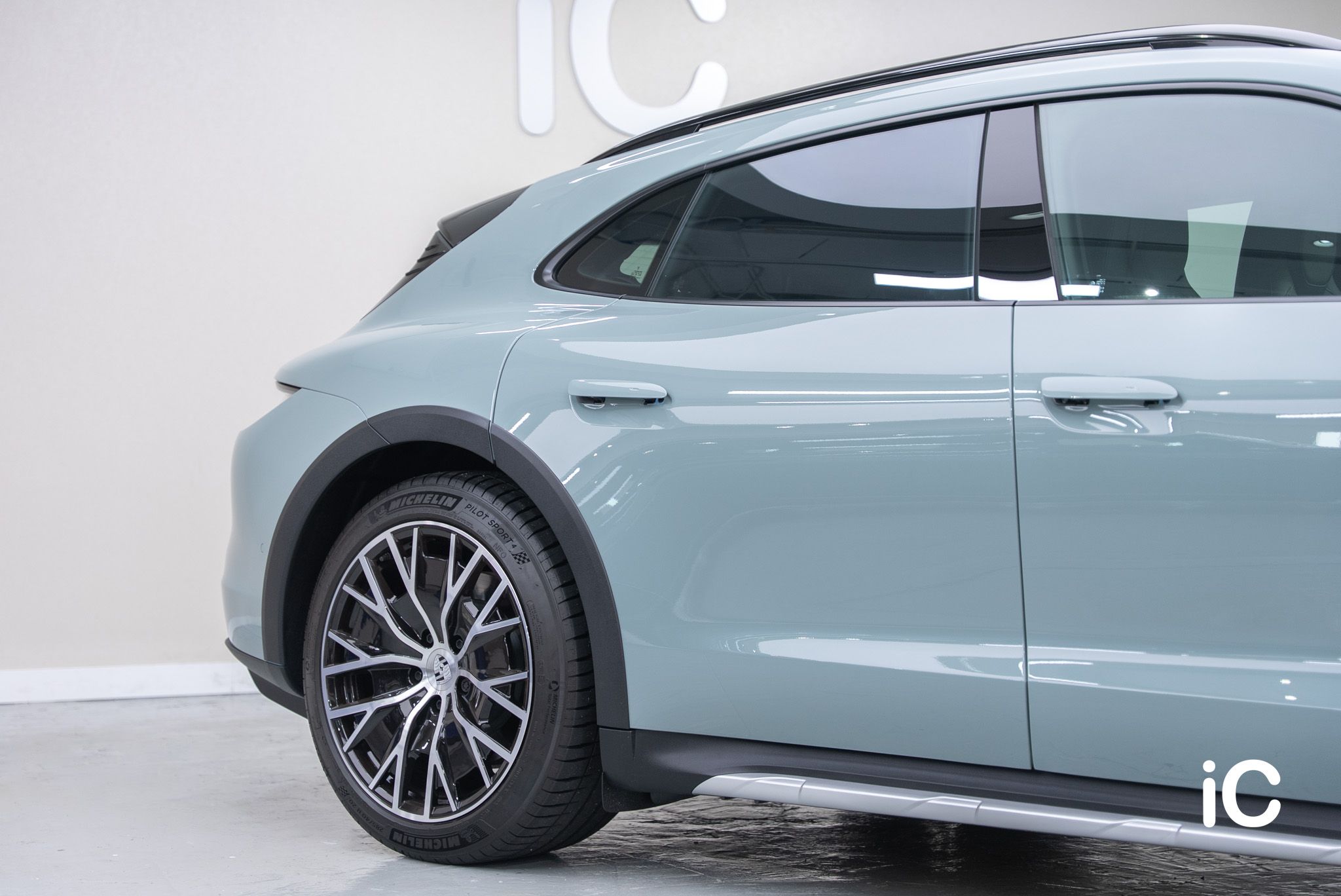 Porsche Taycan 4 Cross Turismo 轉色 PPF 施工作品