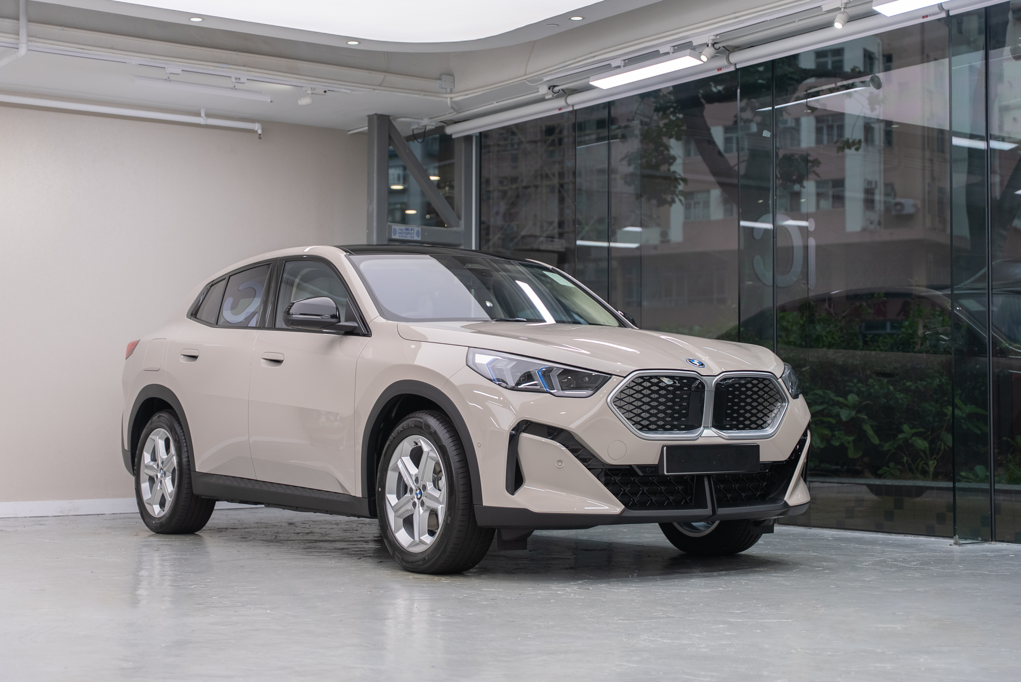 BMW iX2 透明 PPF 施工作品