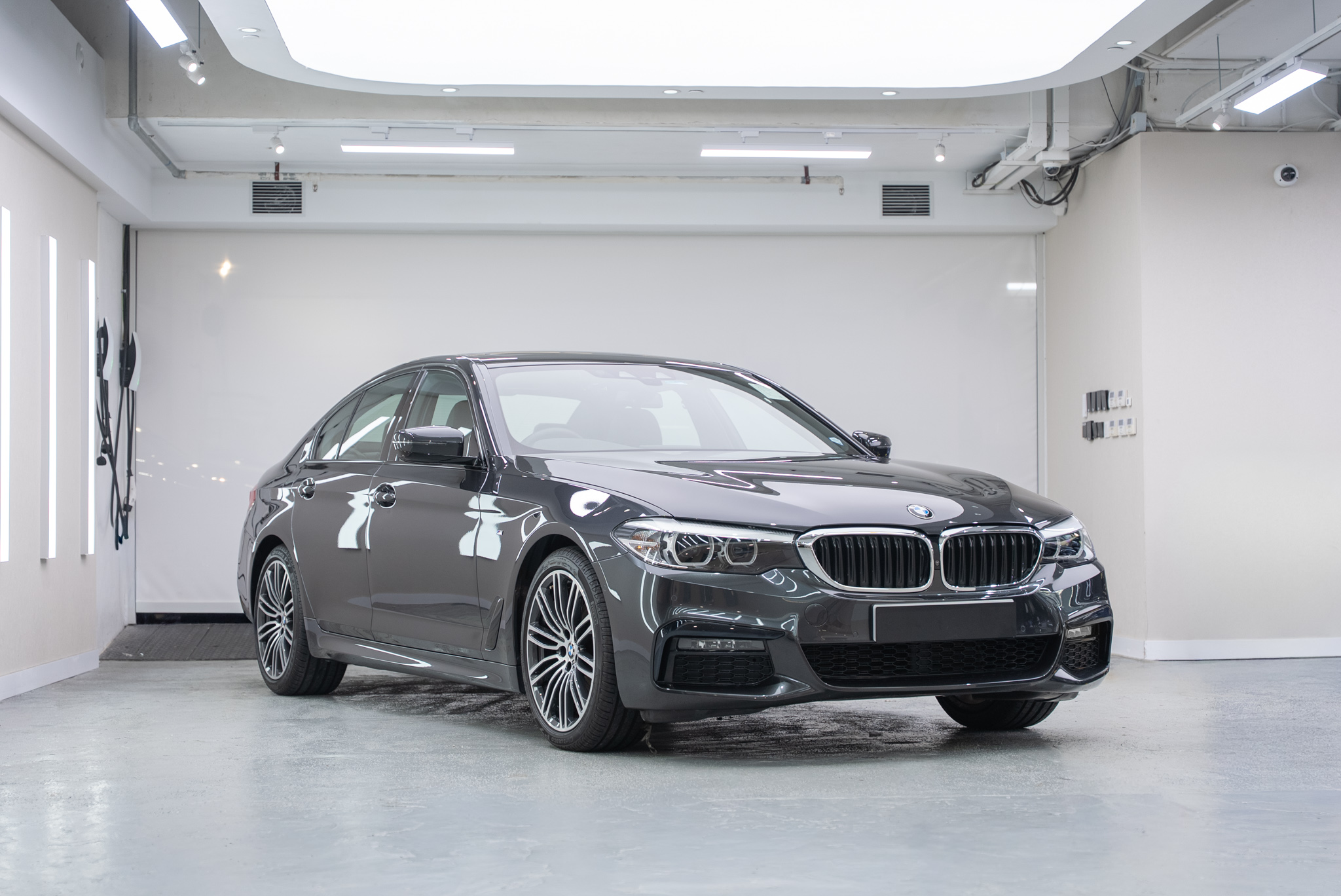 BMW THE 5 鍍膜 施工作品