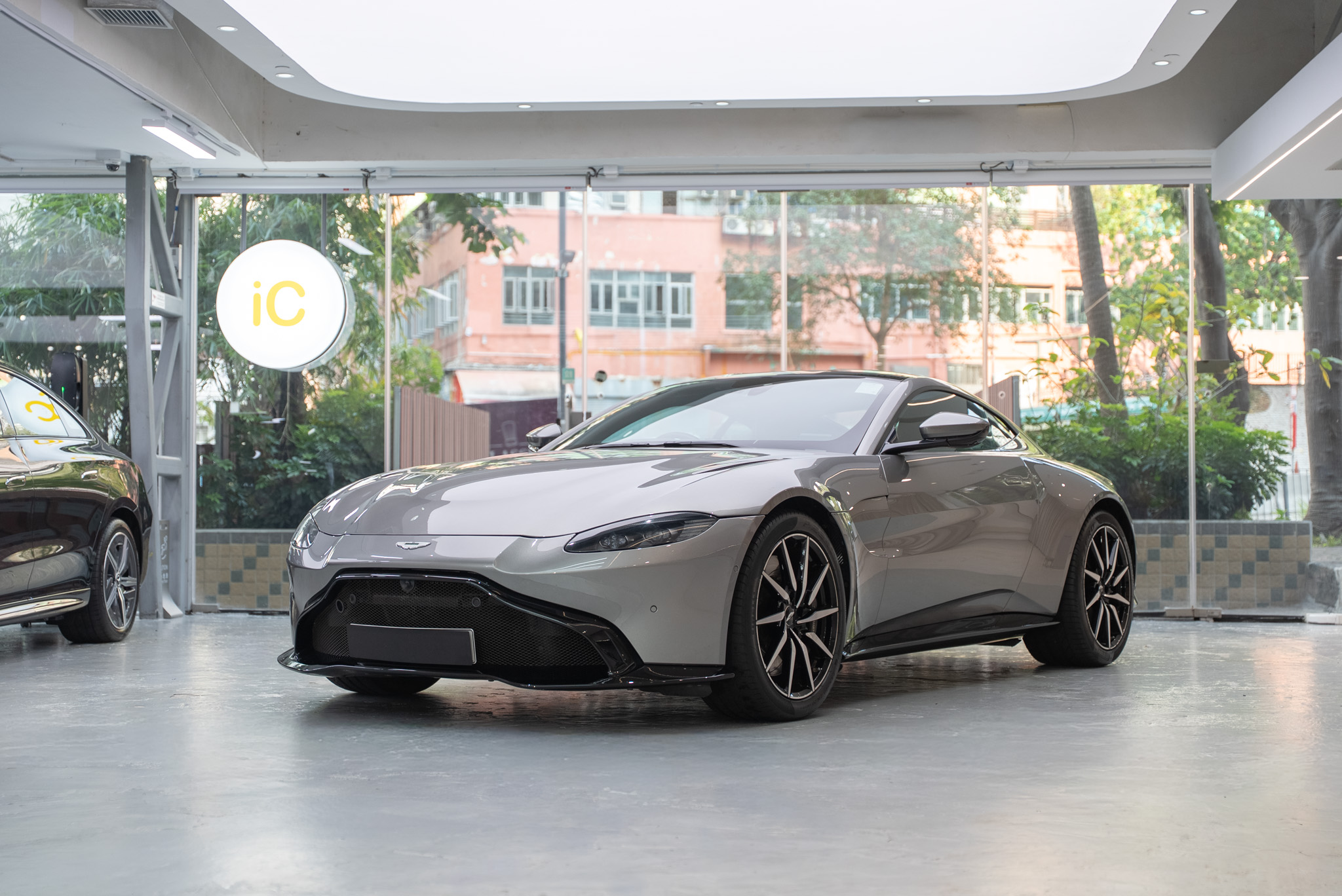 Aston Martin Vantage