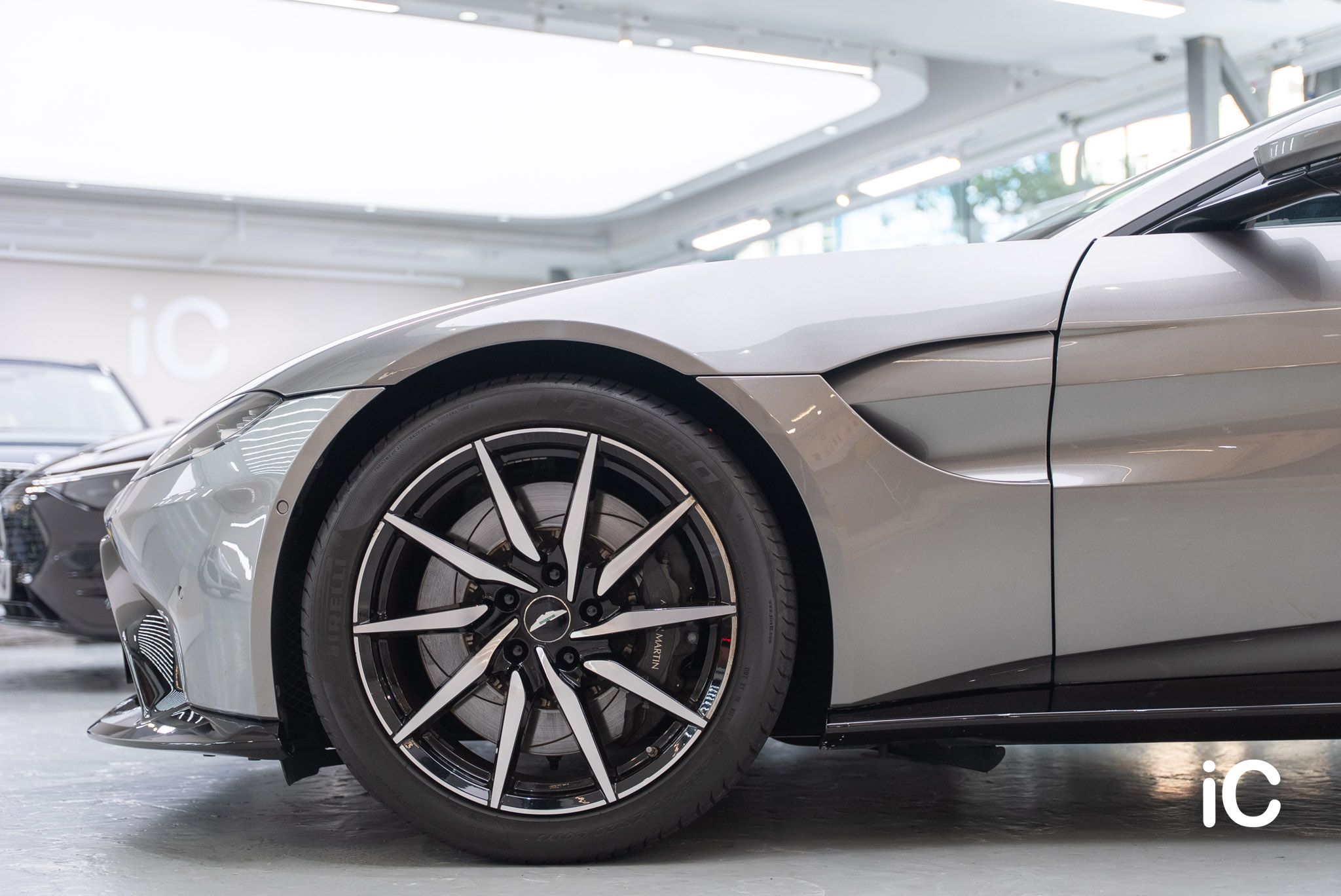 Aston Martin Vantage 透明 PPF 施工作品