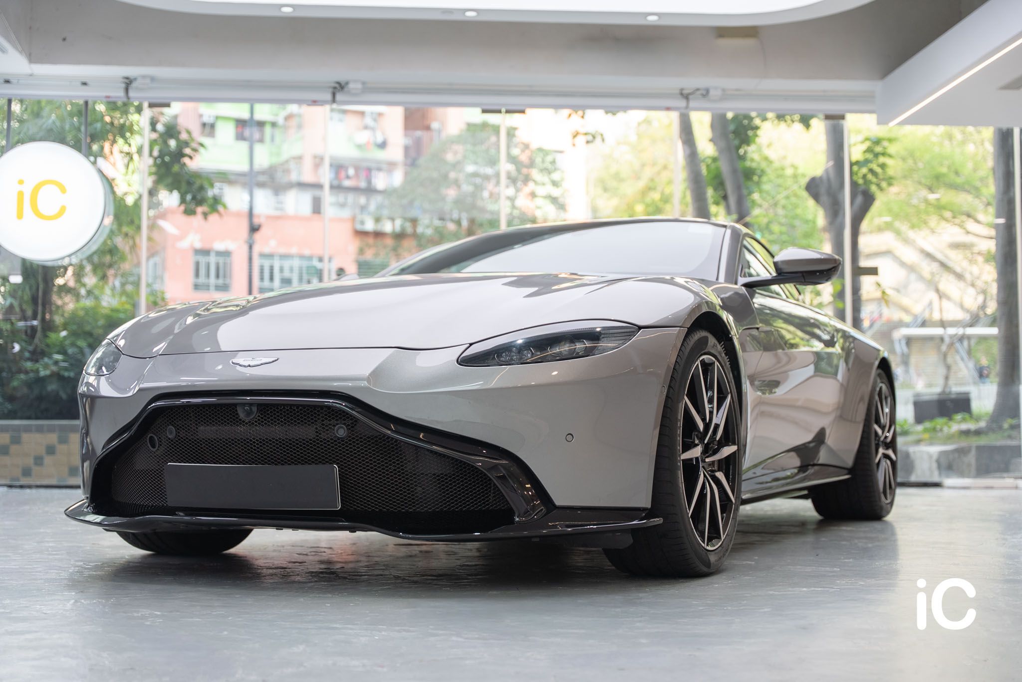 Aston Martin Vantage 透明 PPF 施工作品