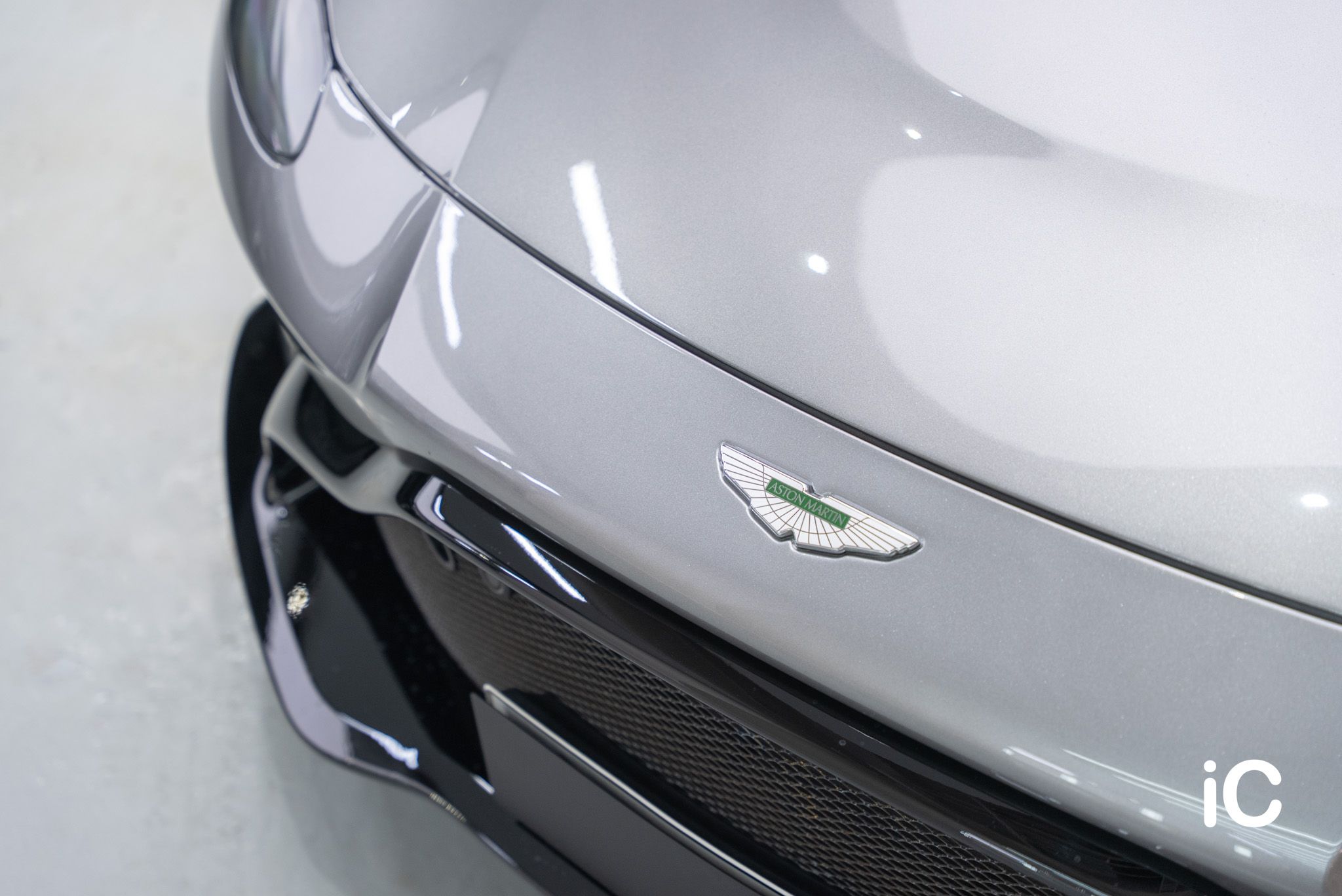 Aston Martin Vantage 透明 PPF 施工作品