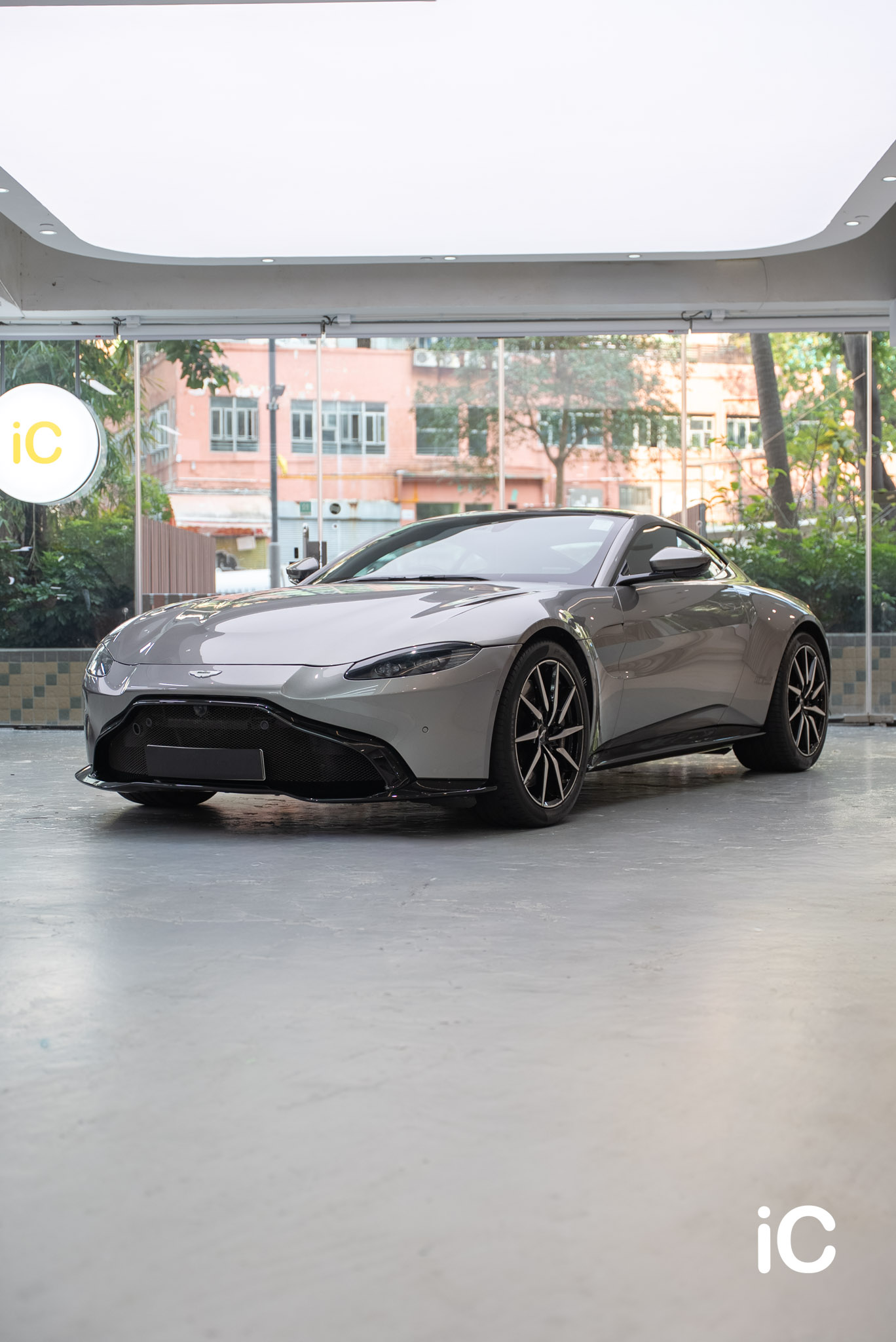 Aston Martin Vantage 透明 PPF 施工作品