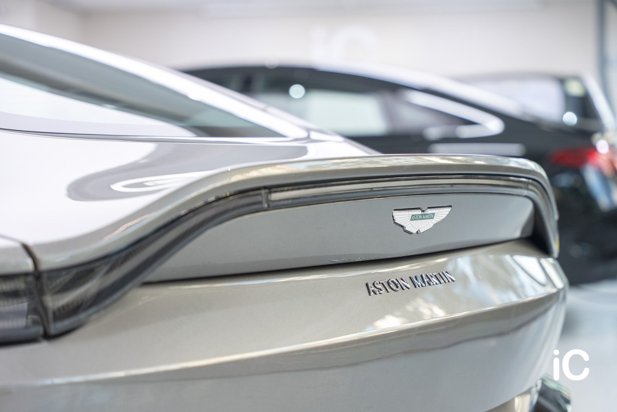 Aston Martin Vantage 透明 PPF 施工作品