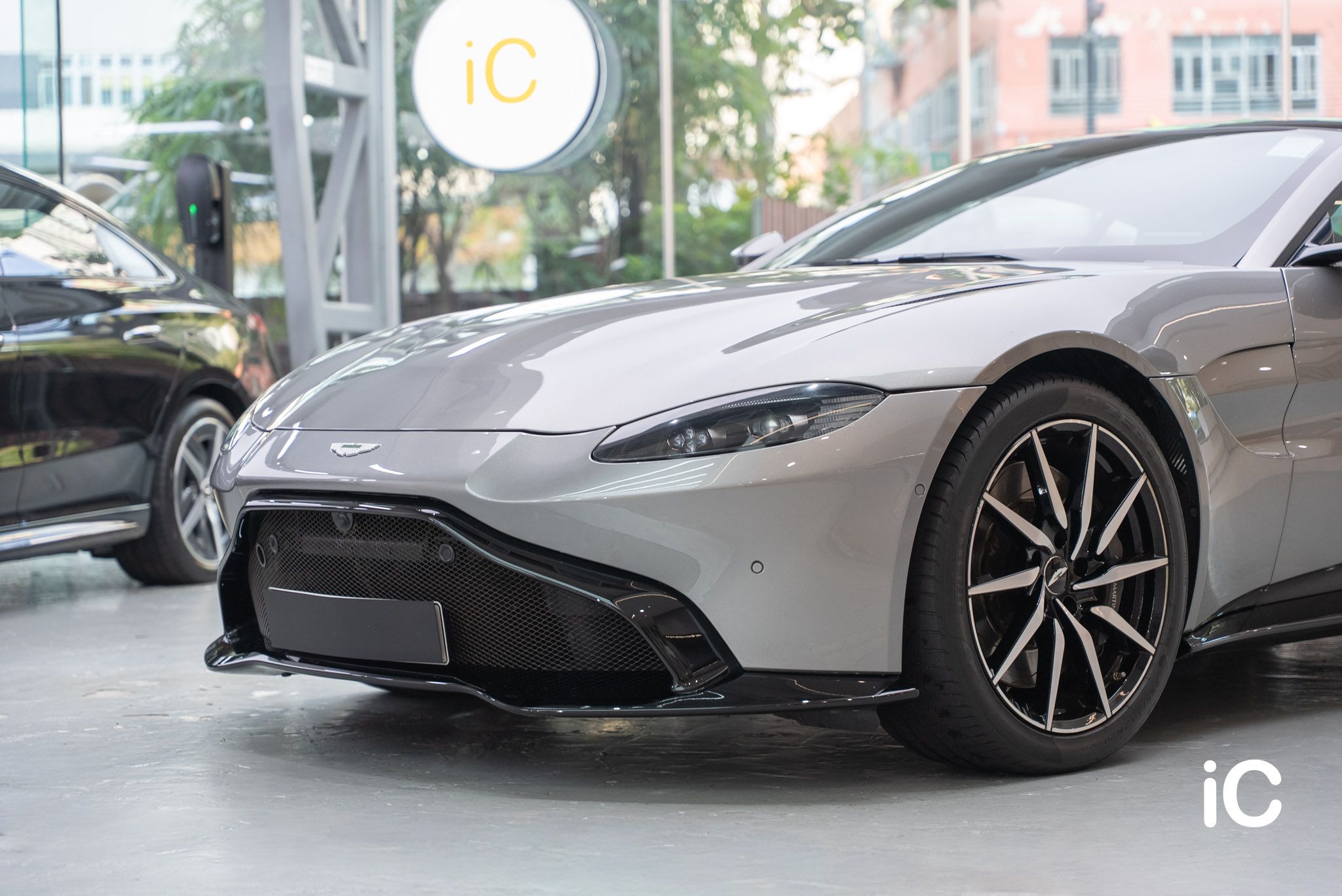 Aston Martin Vantage 透明 PPF 施工作品