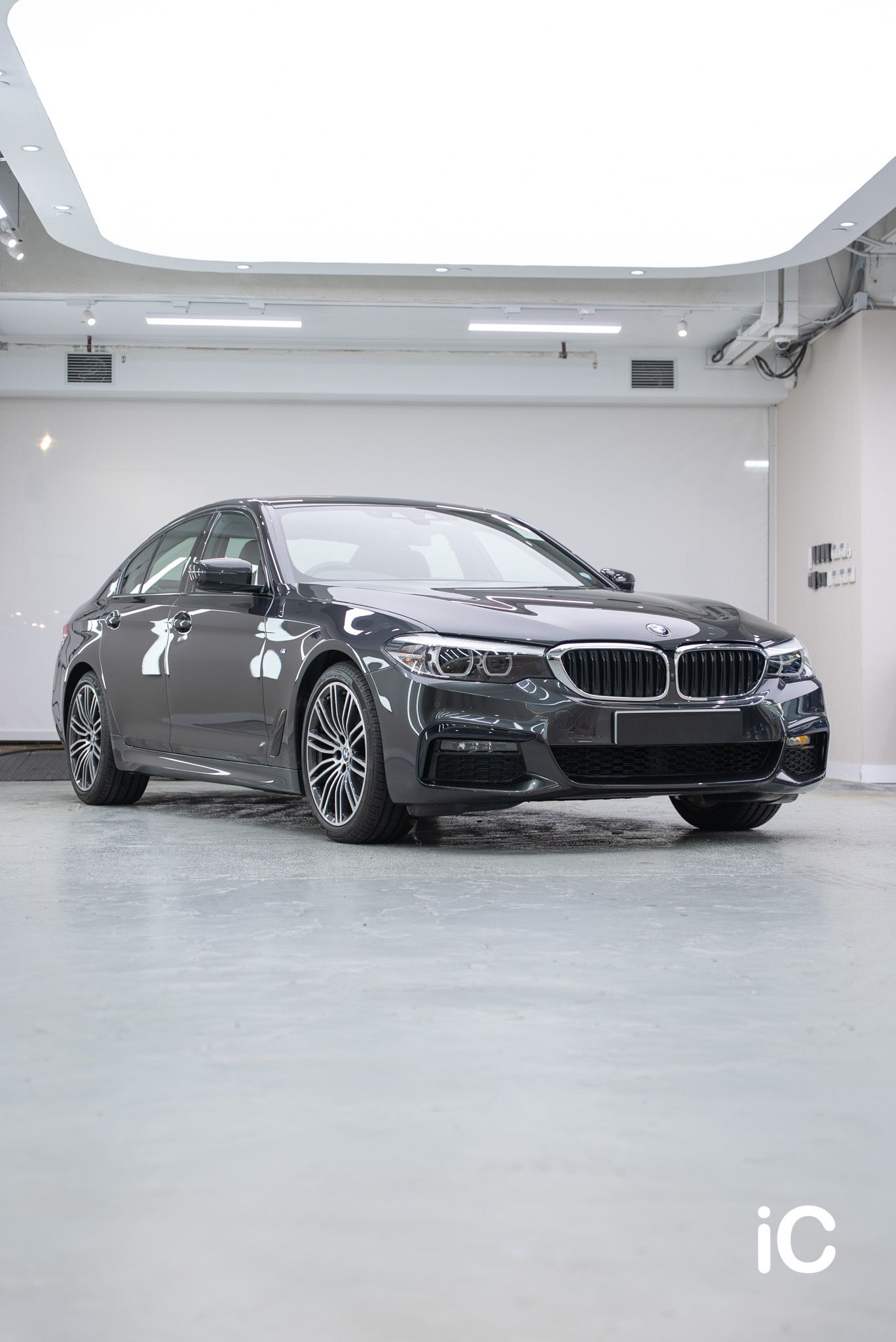 BMW THE 5 鍍膜 施工作品