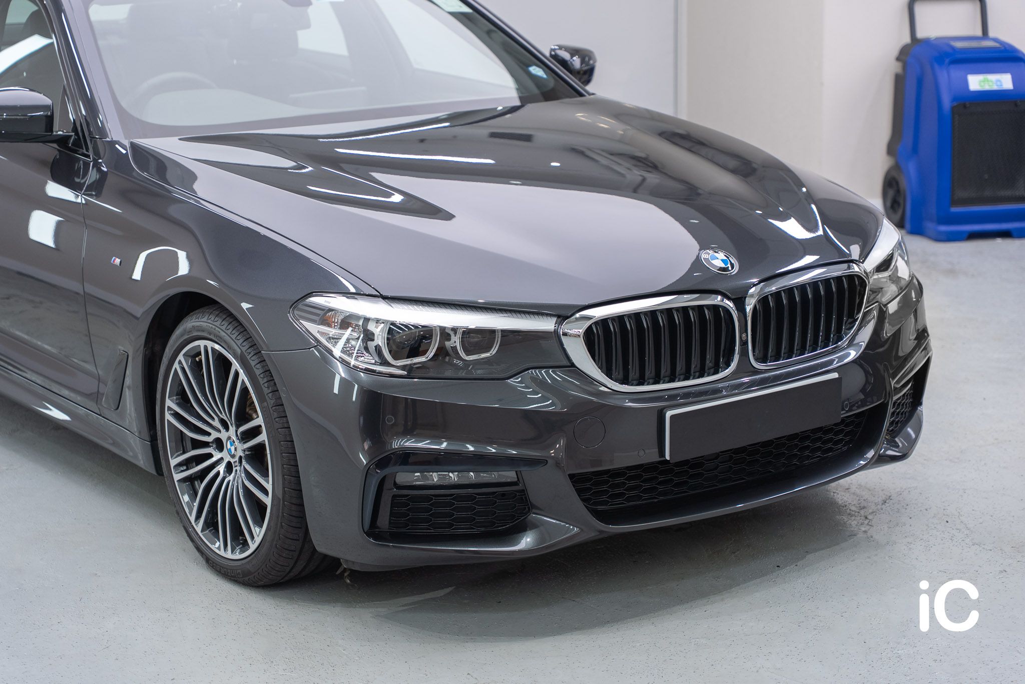 BMW THE 5 鍍膜 施工作品