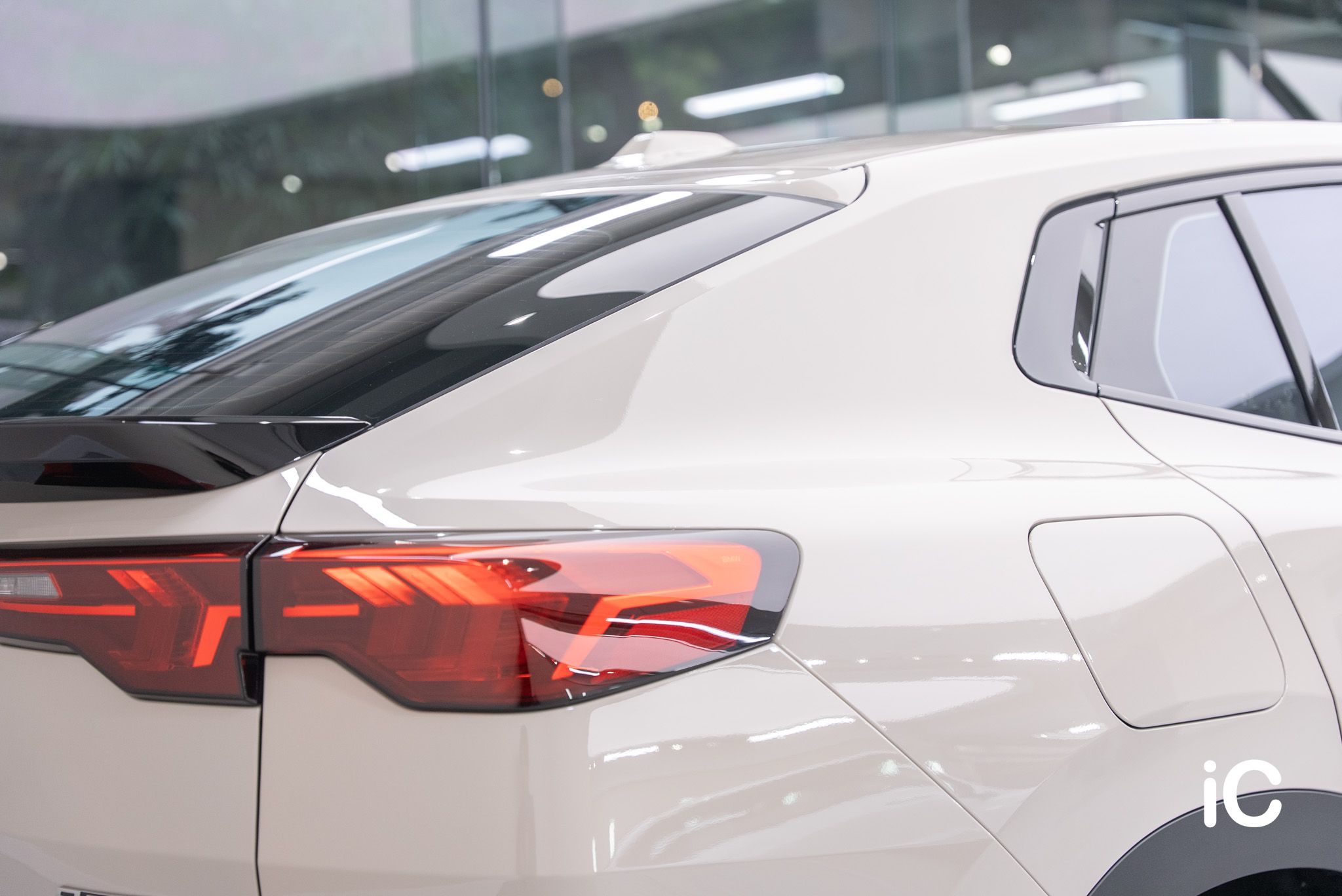 BMW iX2 透明 PPF 施工作品
