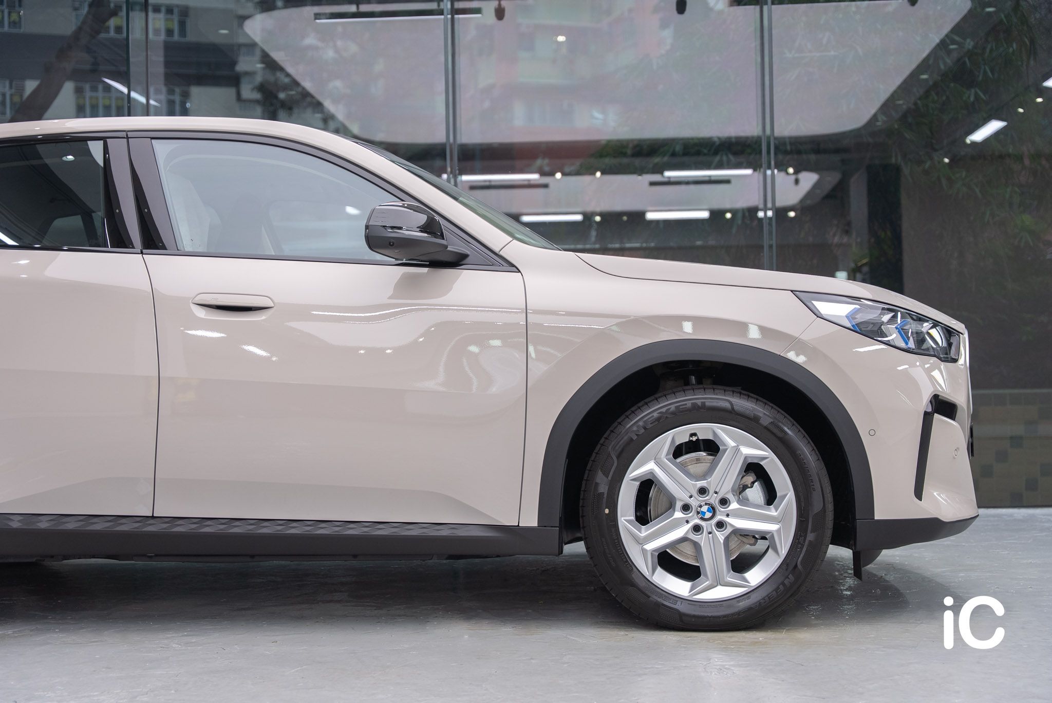 BMW iX2 透明 PPF 施工作品