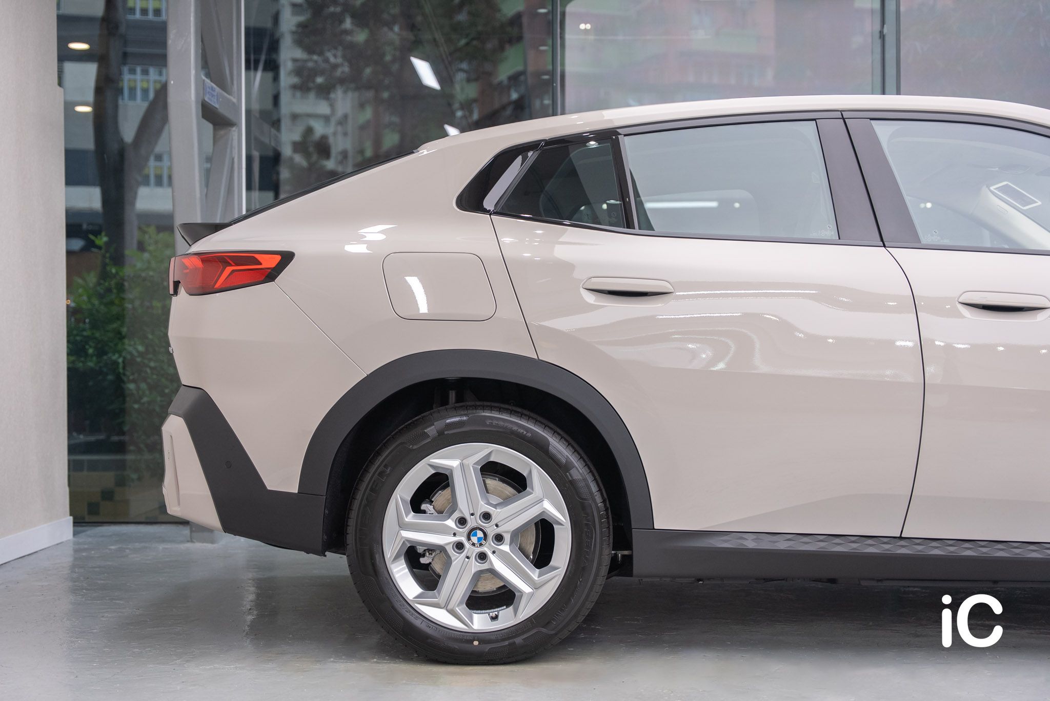 BMW iX2 透明 PPF 施工作品