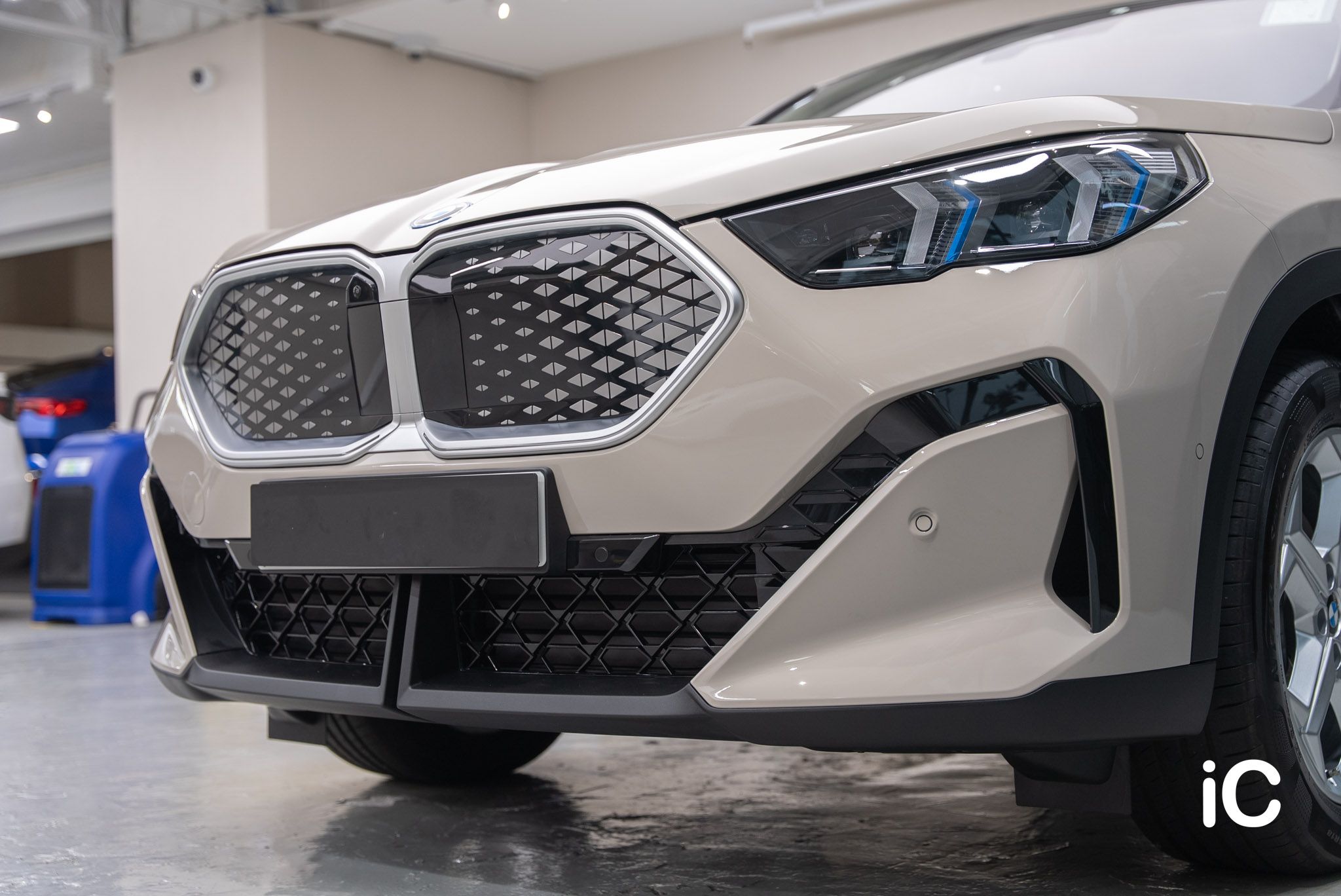BMW iX2 透明 PPF 施工作品