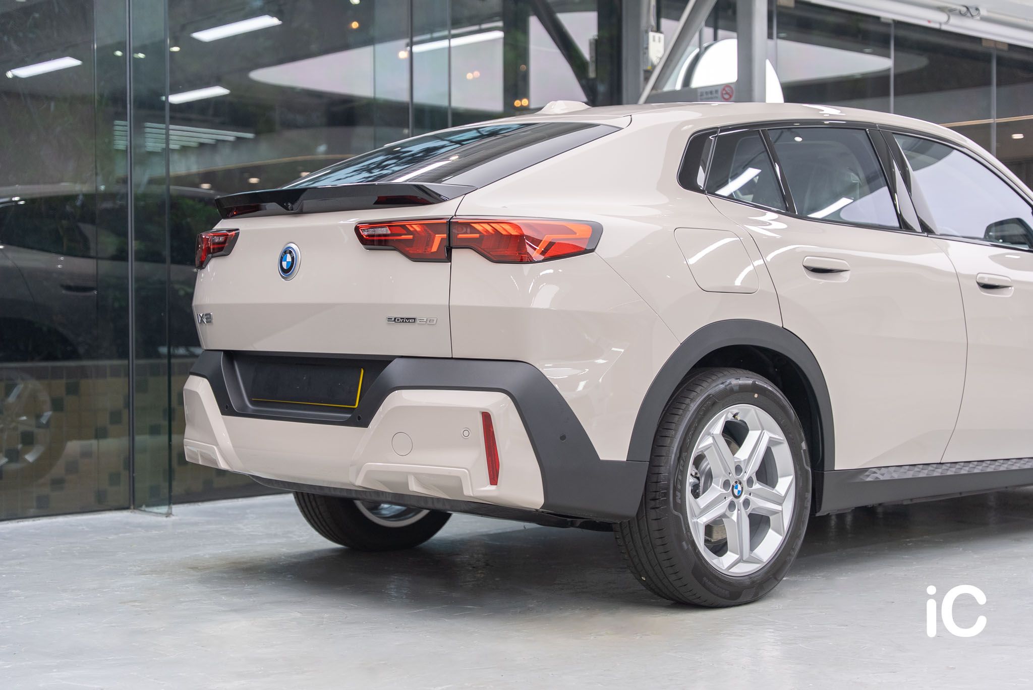 BMW iX2 透明 PPF 施工作品