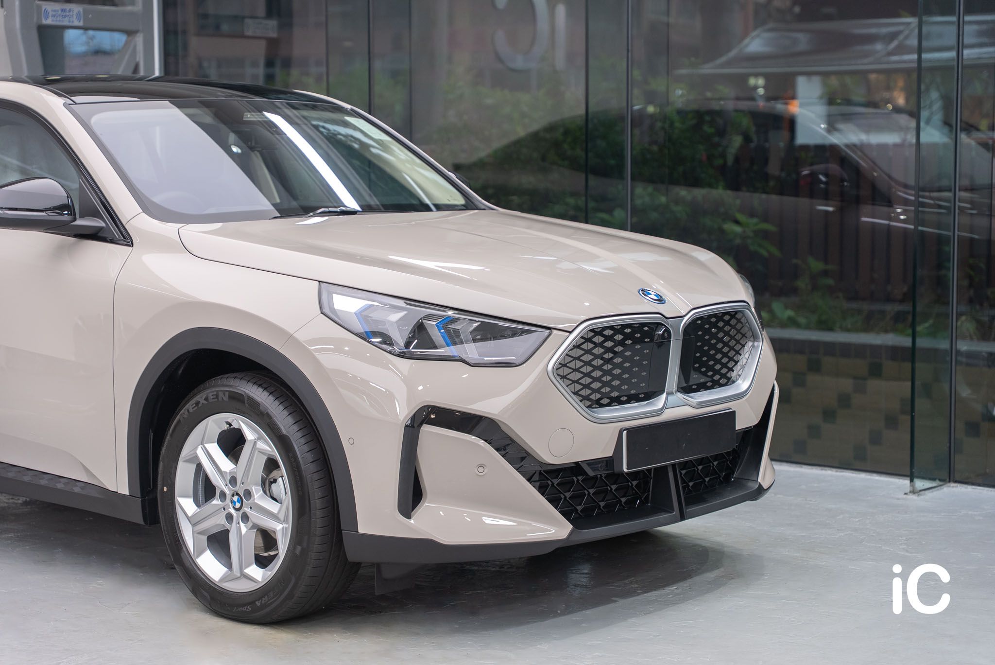 BMW iX2 透明 PPF 施工作品