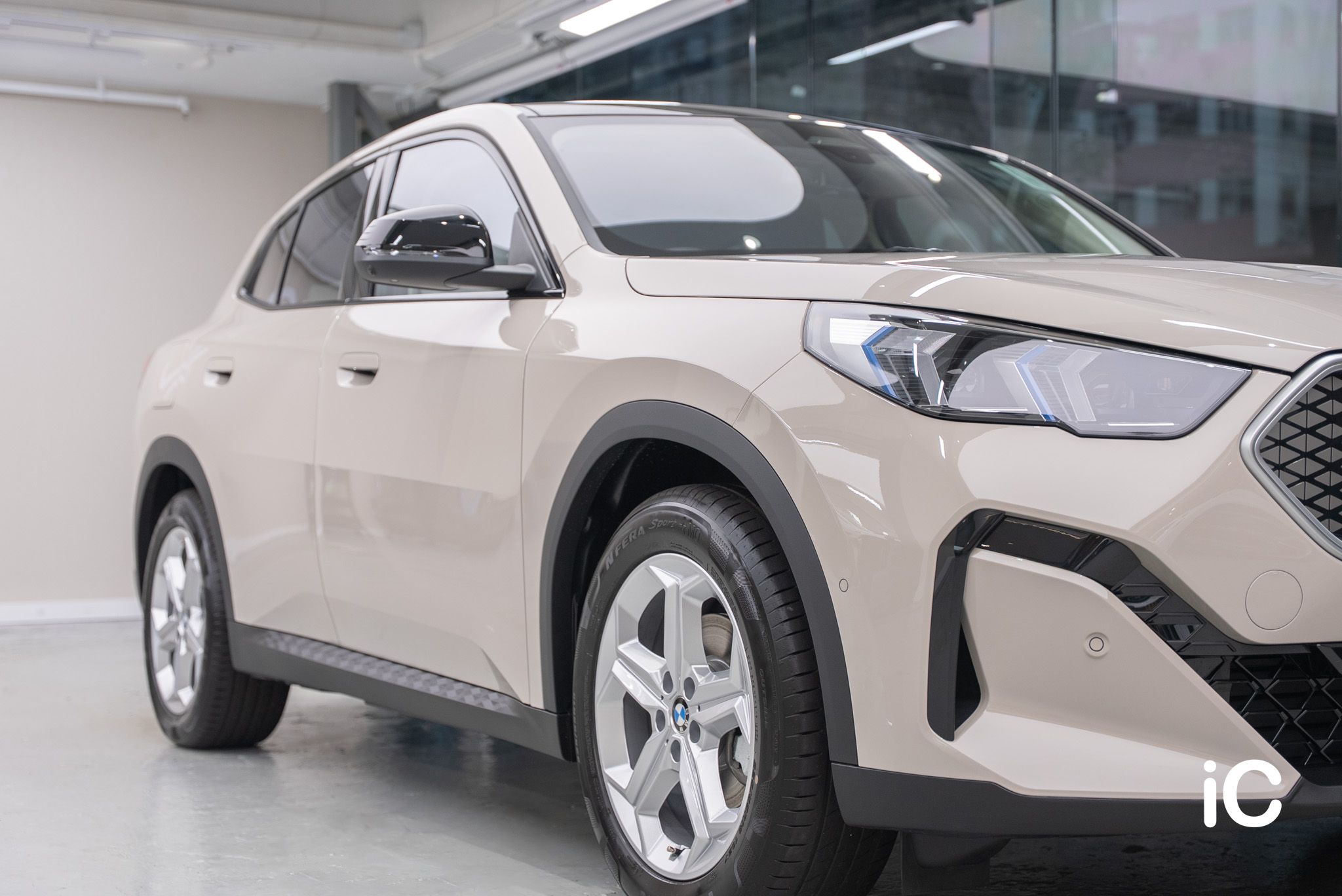 BMW iX2 透明 PPF 施工作品