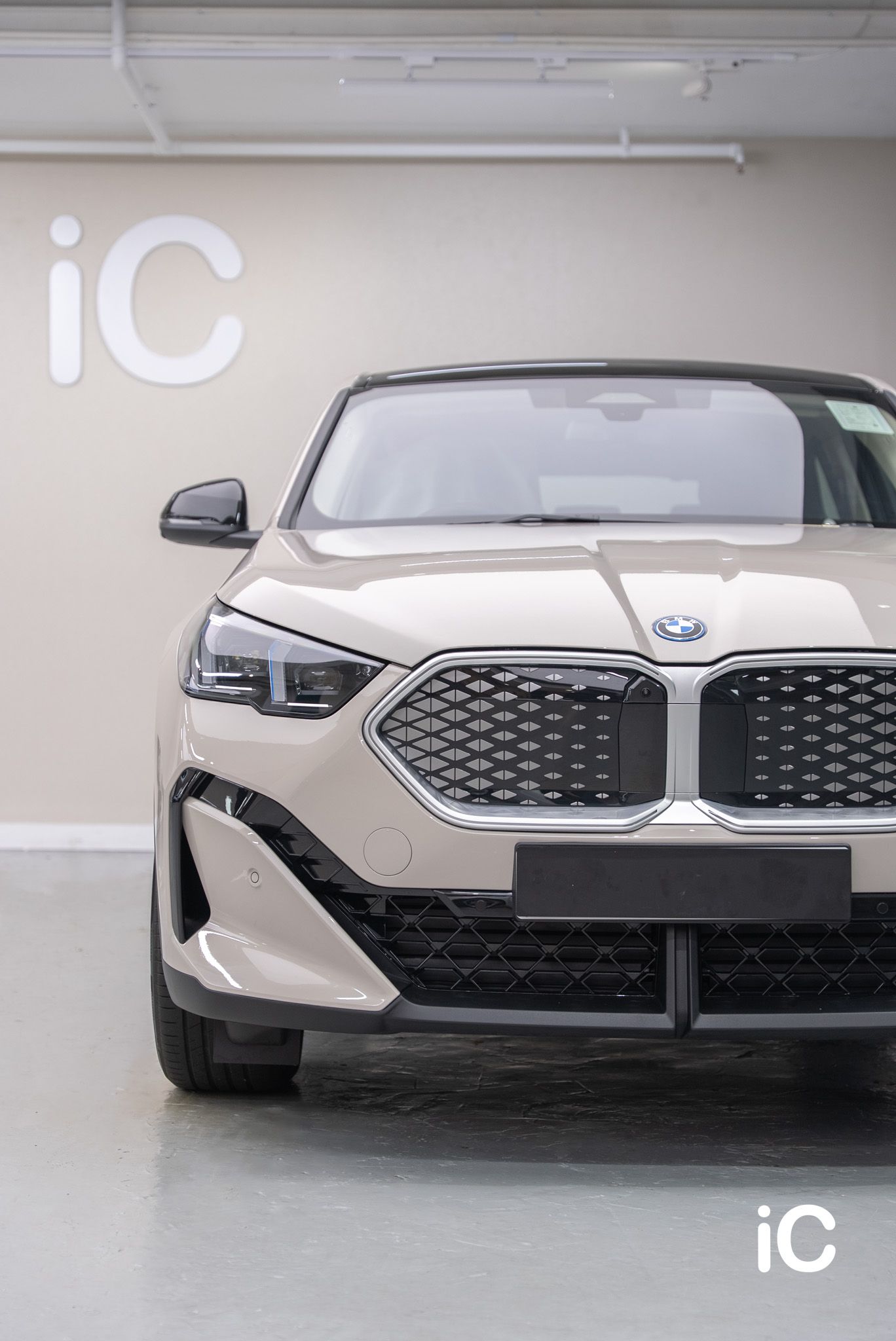 BMW iX2 透明 PPF 施工作品