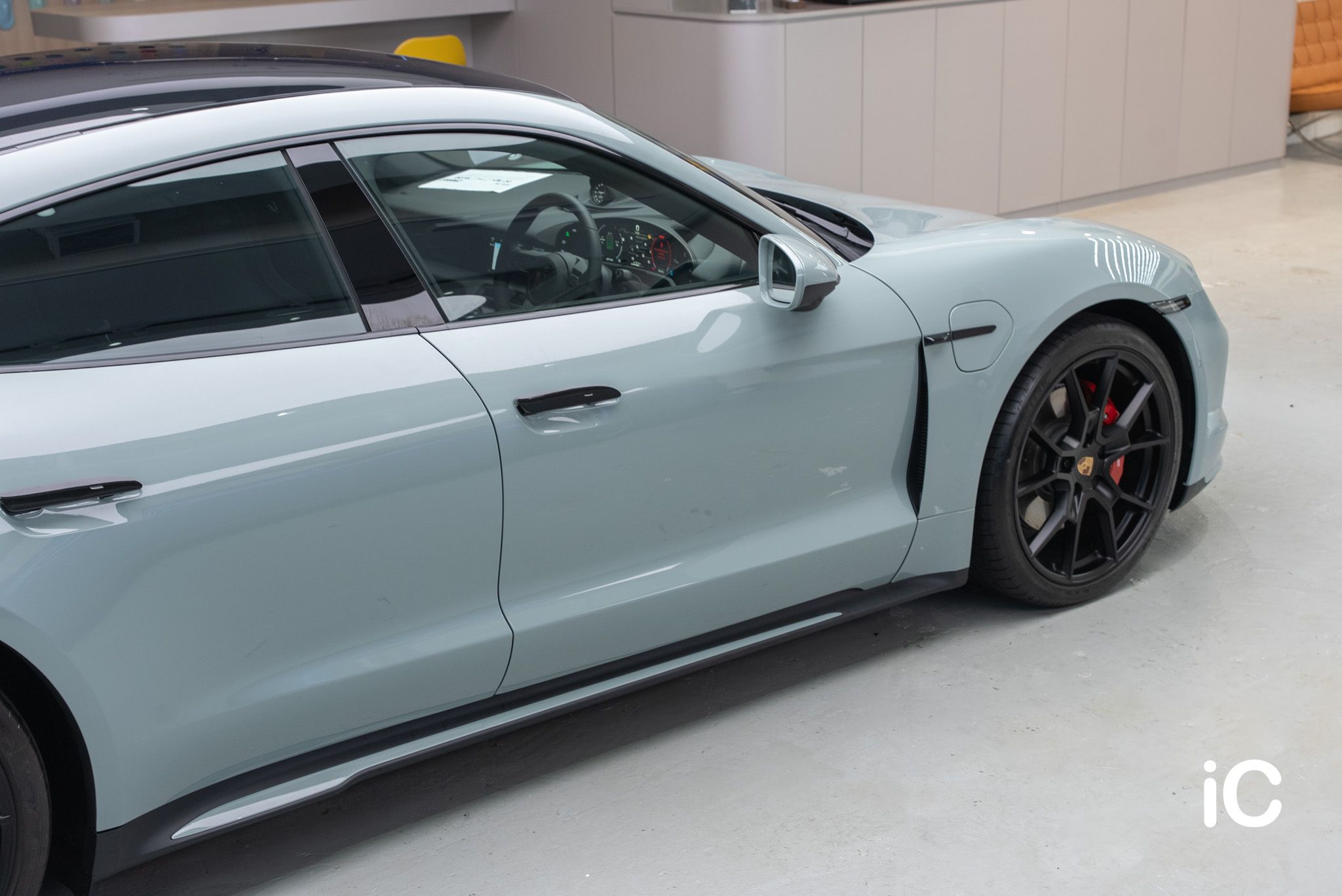 Porsche Taycan 透明 PPF 施工作品