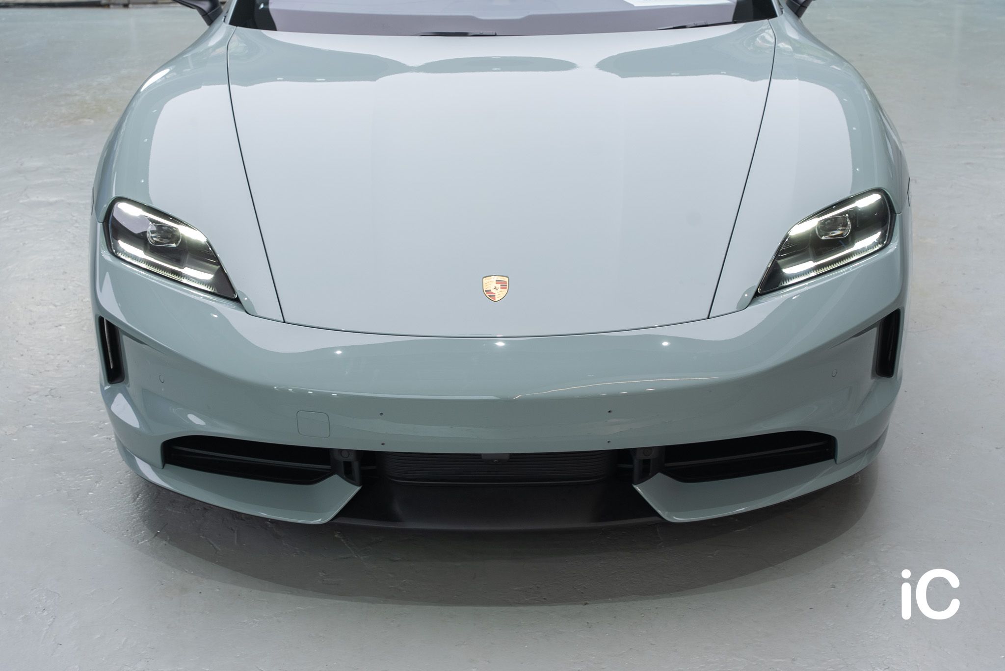 Porsche Taycan 透明 PPF 施工作品