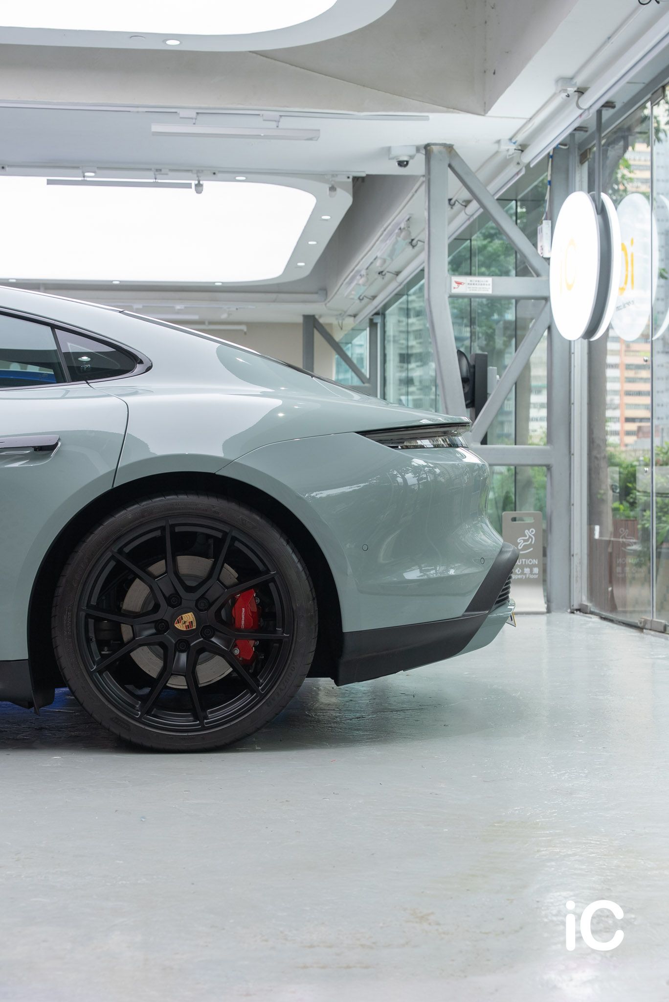Porsche Taycan 透明 PPF 施工作品