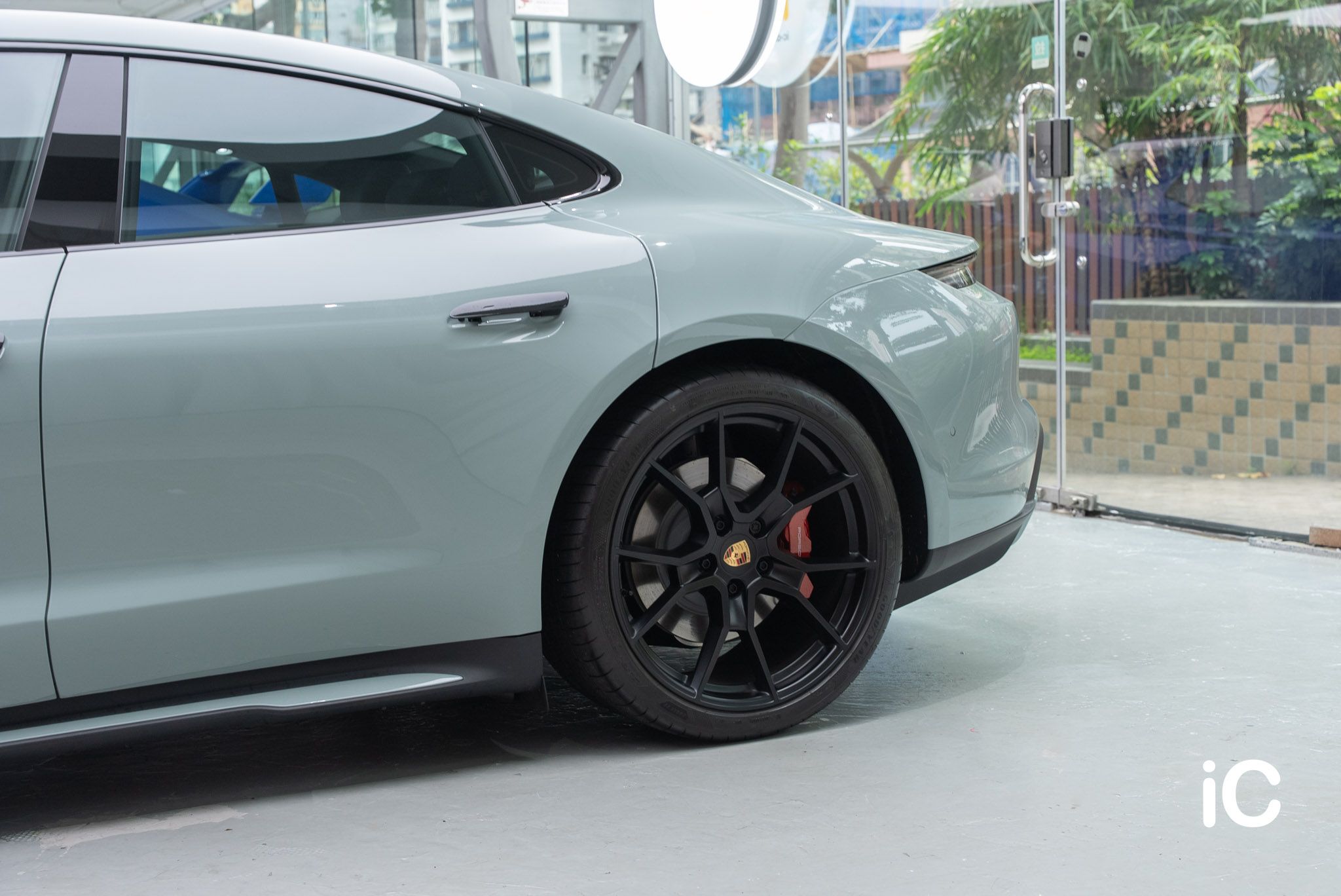 Porsche Taycan 透明 PPF 施工作品