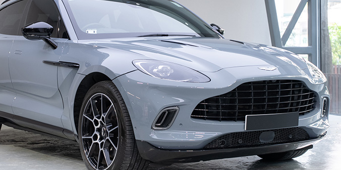 Aston Martin DBX Arctic Grey