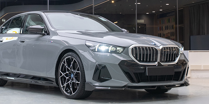 BMW i5 Storm Grey
